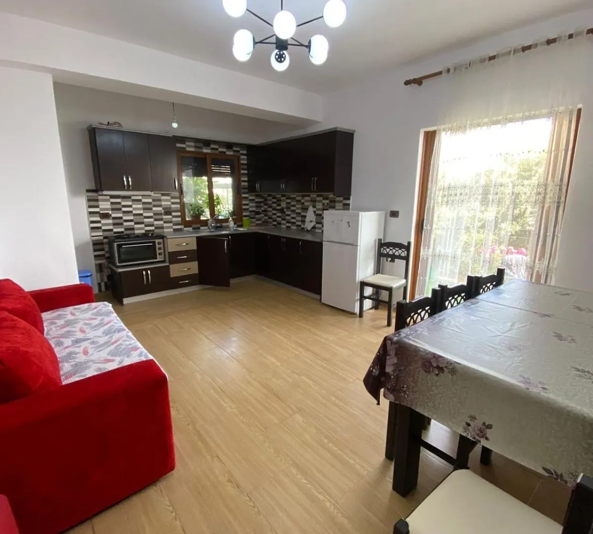 Home Laura Sarandë 公寓