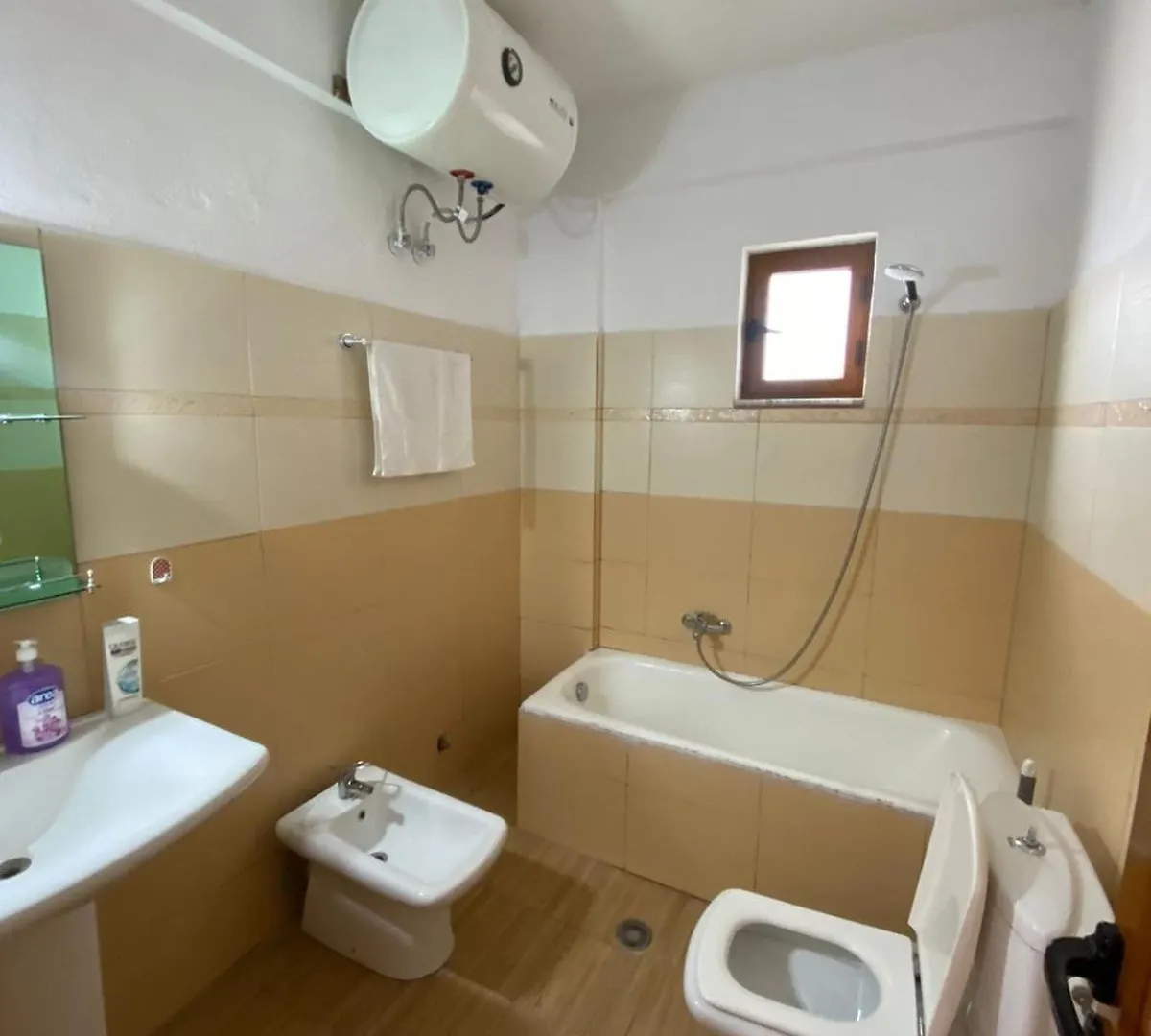 Home Laura Sarandë 公寓
